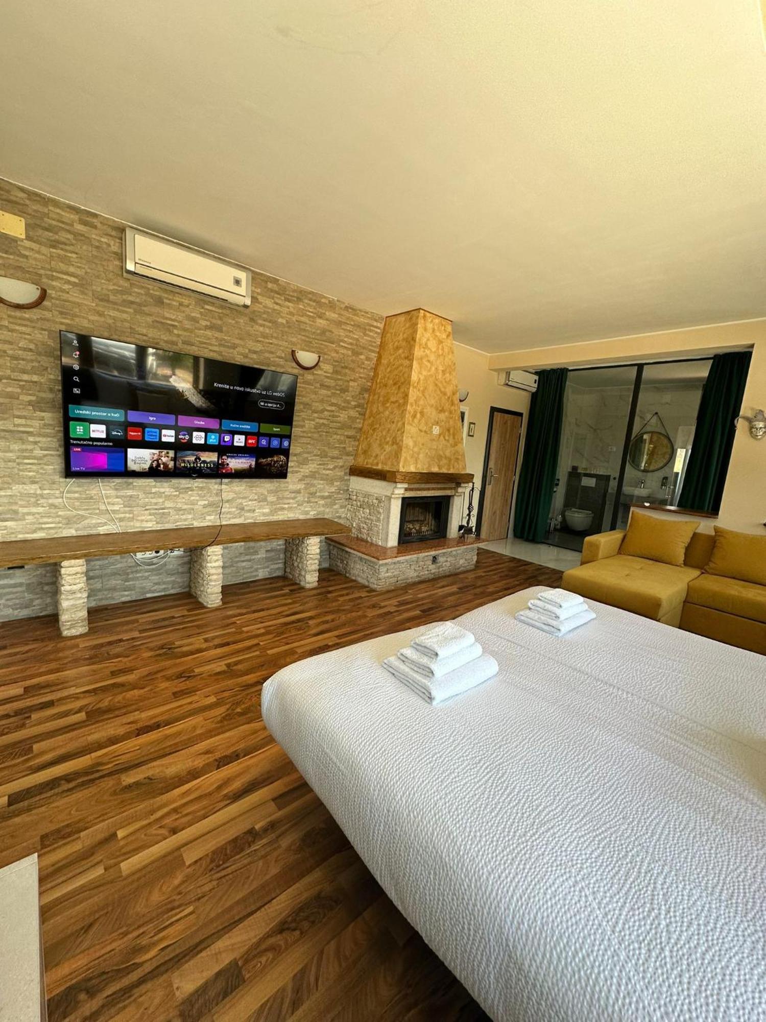 Hotel Natura Vilanija Exterior photo